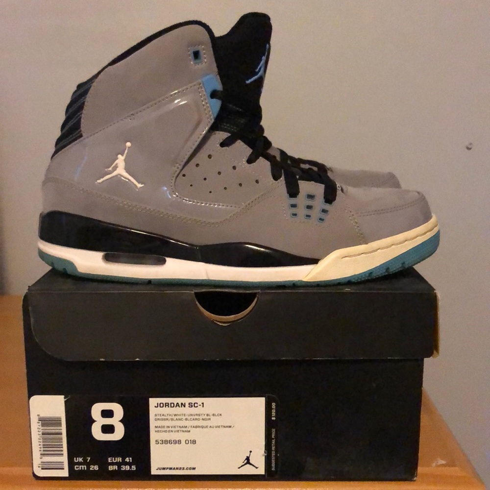 Mens size 8 Jordan SC-1